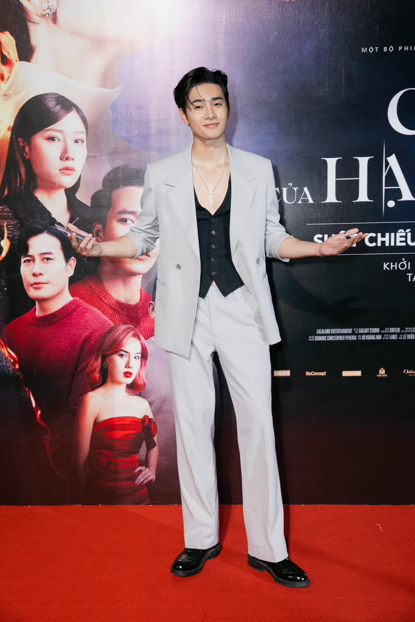 Diễn viên Nhâm Phương Nam phá cách với trang phục suit trong đêm ra mắt phim “Cái giá của hạnh phúc” 